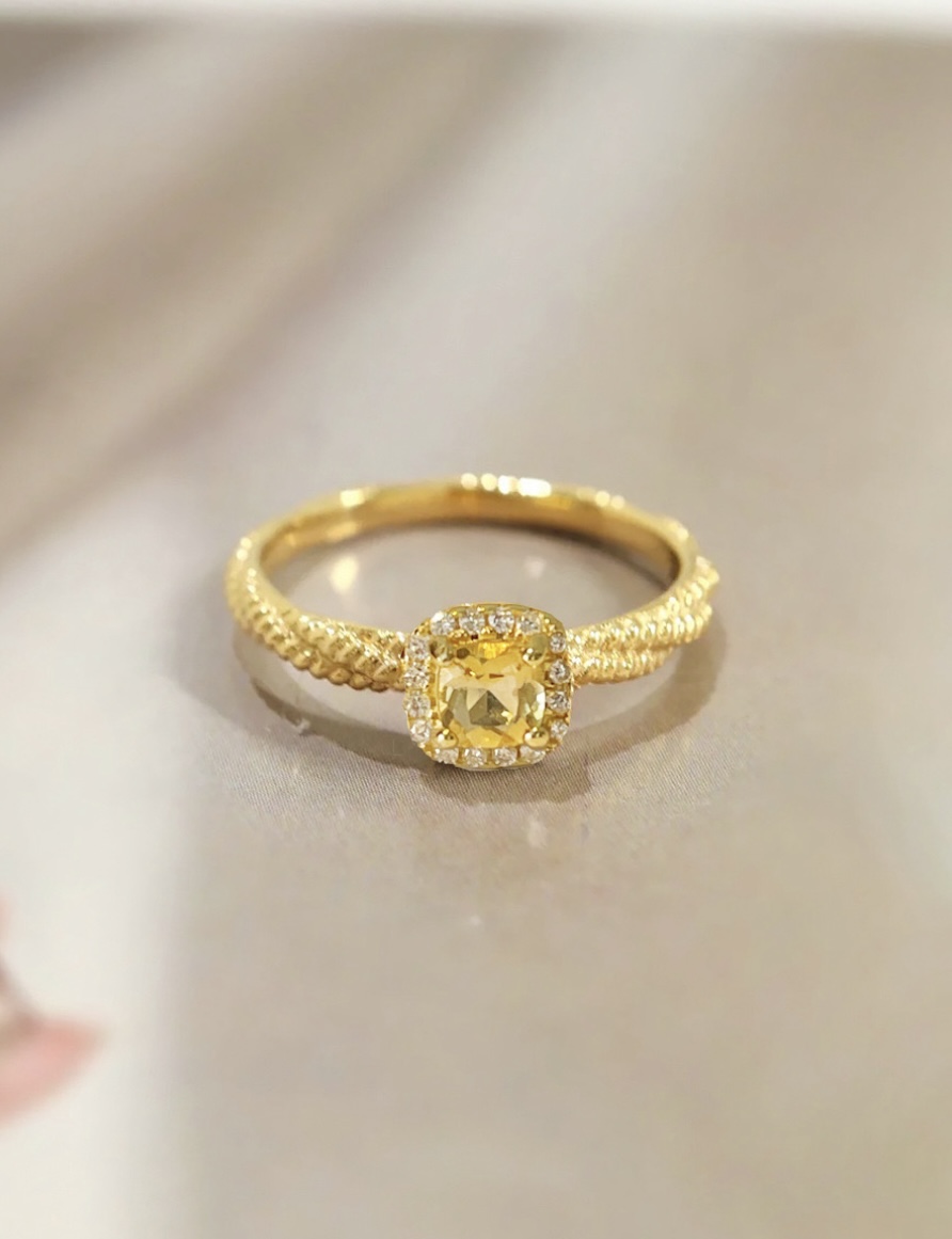 18K Yellow Diamond Gold Ring - Jewelry Voutique