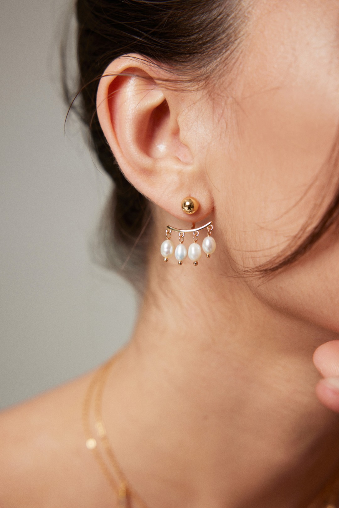 Q.U.E.E.N Rain Drop Pearl Earrings