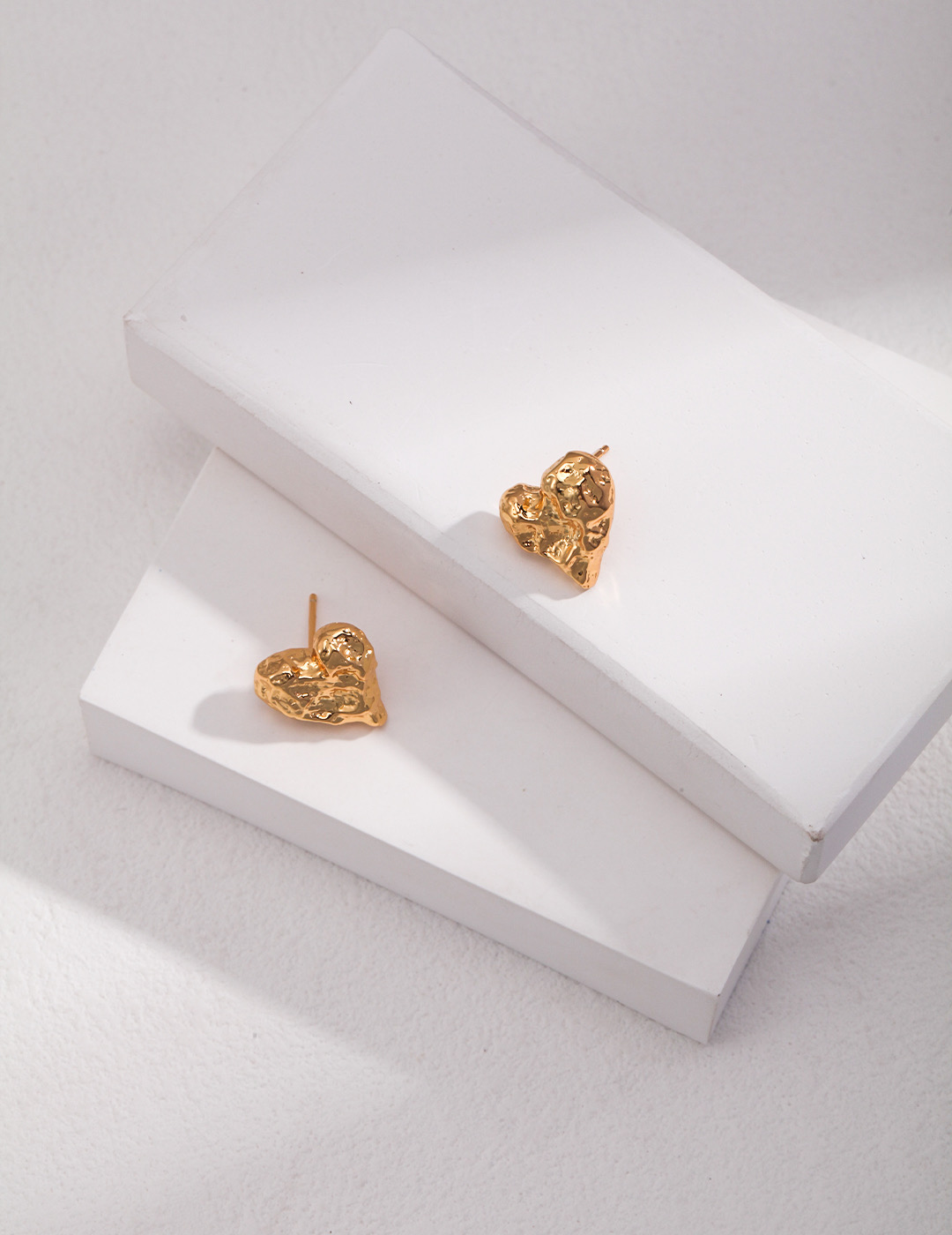 Heart Crafted Gold Stud Earrings - Jewelry Voutique