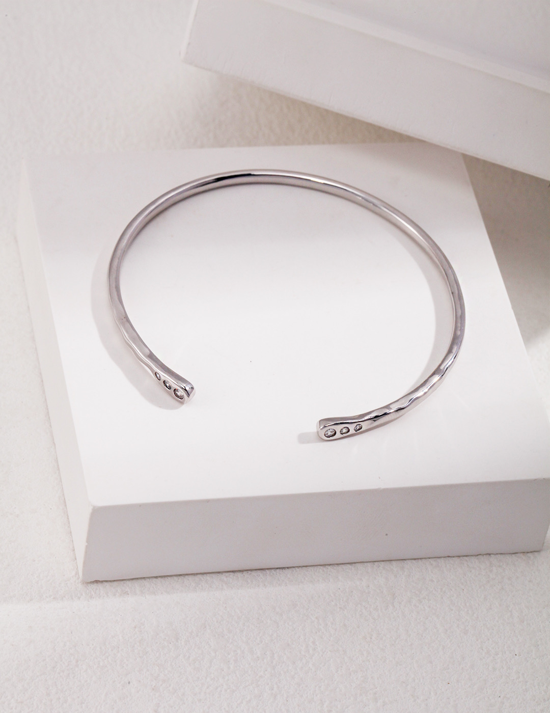 Siento Silver Open Bangle - Jewelry Voutique