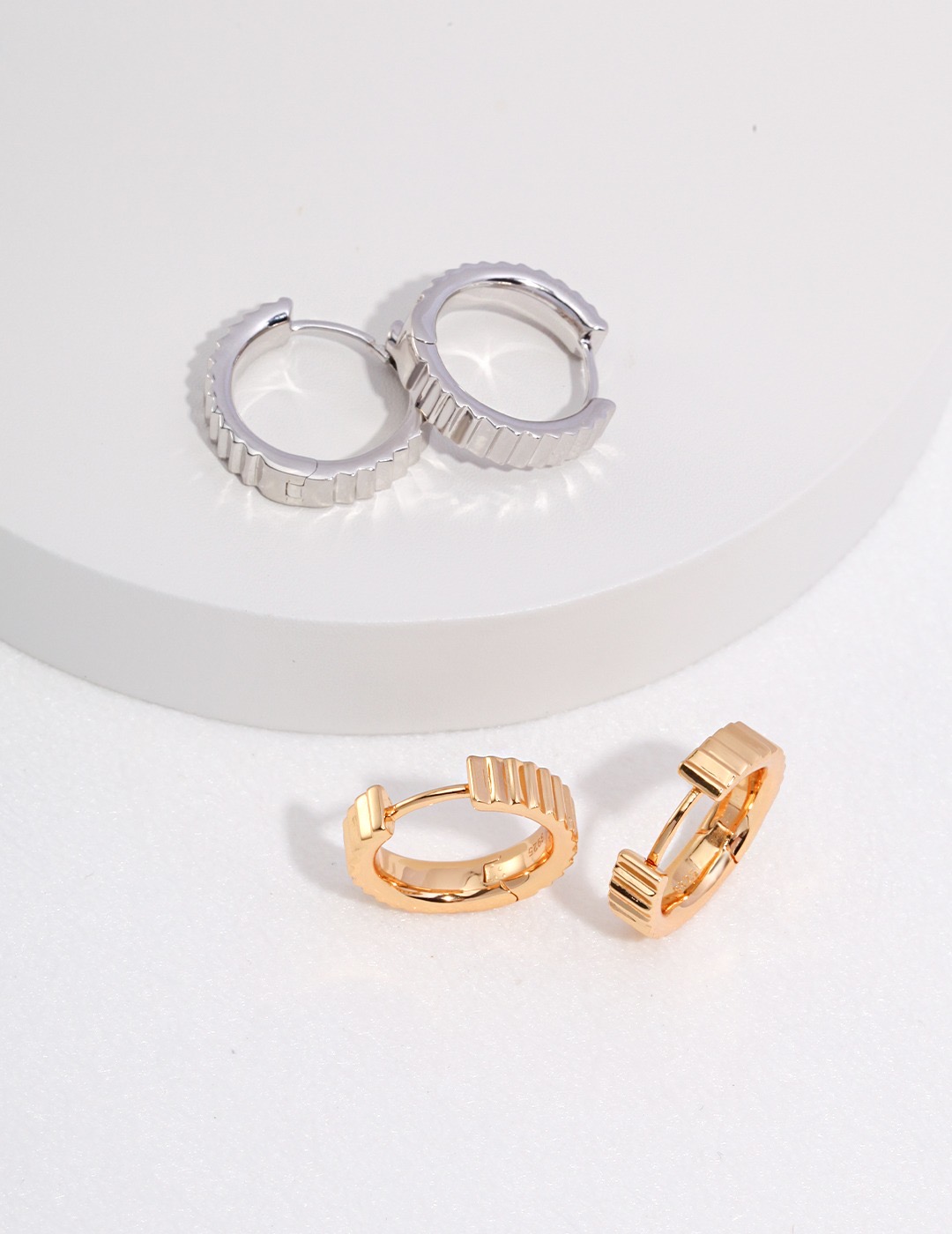 Gold Gear Stud Earrings - Jewelry Voutique